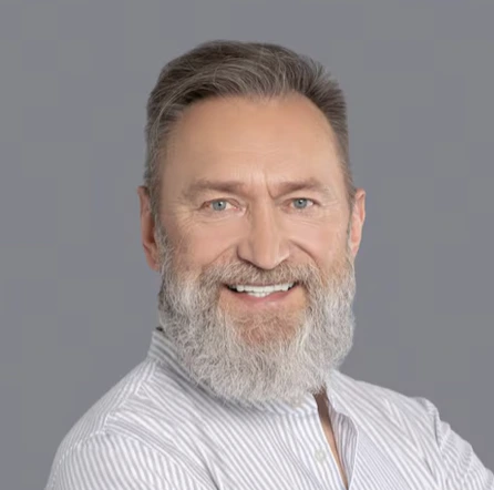 Photo of Ethan Reynolds